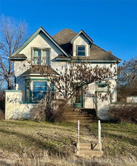114 E Vinita Ave, Sulphur, OK 73086