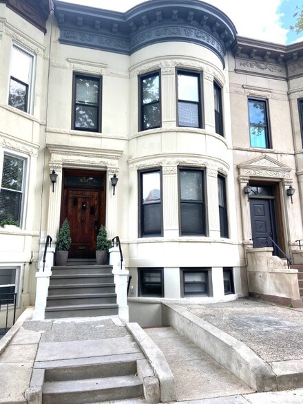 437 Bay Ridge Pkwy, Brooklyn, NY 11209