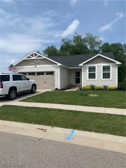 2601 Bishop Oval, Barberton, OH 44203
