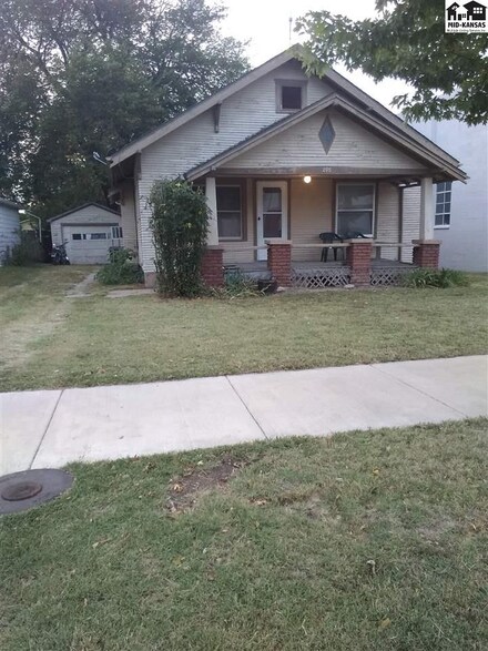 205 S Main St, Hillsboro, KS 67063