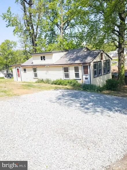 37 Holly St, Earleville, MD 21919