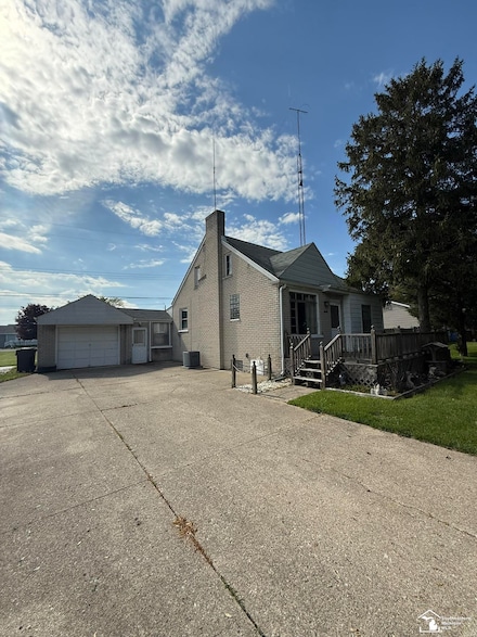 4971 Elm St, Newport, MI 48166