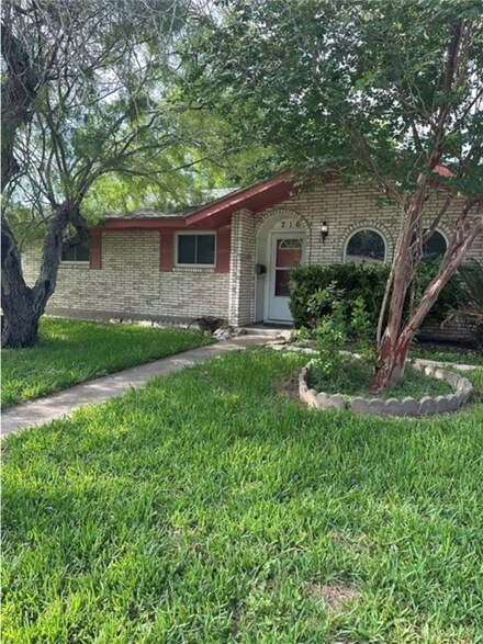 216 Nueces Dr, Portland, TX 78374