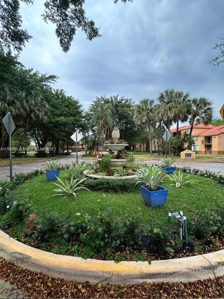 10765 Cleary Blvd Unit 109, Plantation, FL 33324