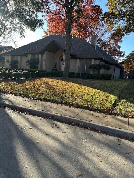 1408 Nettleton Dr, Desoto, TX 75115