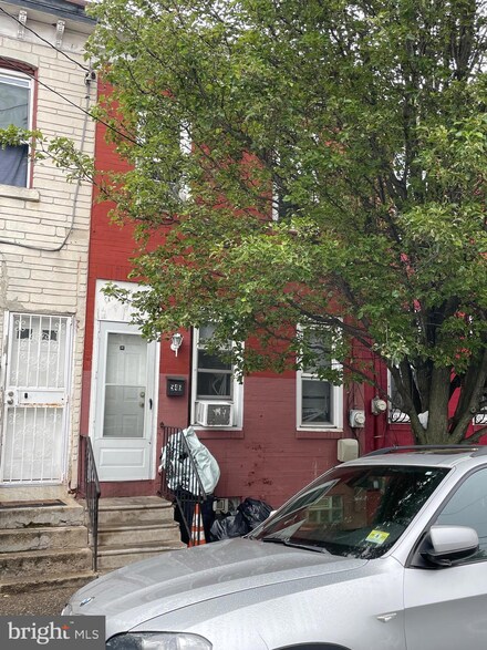 546 S 4th St, Camden, NJ 08103