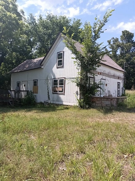210 N Oak St, Salem, AR 72576