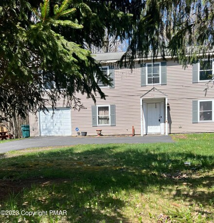 253 Greenbriar Cir, Tobyhanna, PA 18466