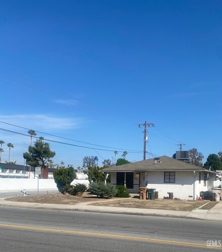 744 Real Rd, Bakersfield, CA 93309