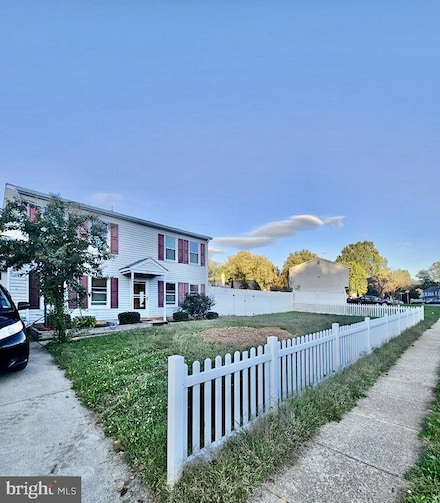 5611 Roundtree Dr, Woodbridge, VA 22193