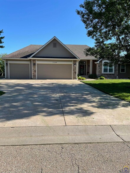 7248 SW Lancelot Ct, Topeka, KS 66610