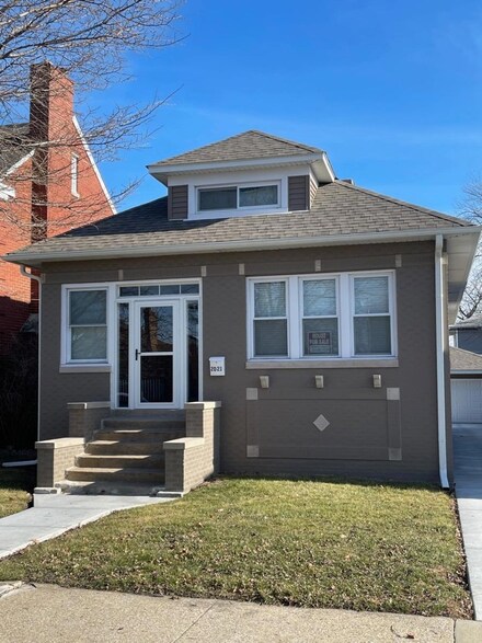 2021 Lake Ave, Whiting, IN 46394