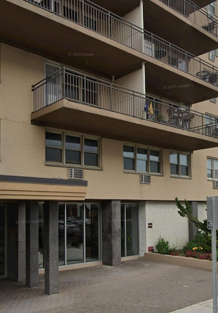 25 Neptune Blvd Unit 2T, Long Beach, NY 11561