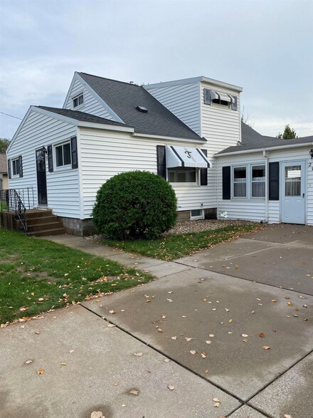 2020 Oak St, Wisconsin Rapids, WI 54494