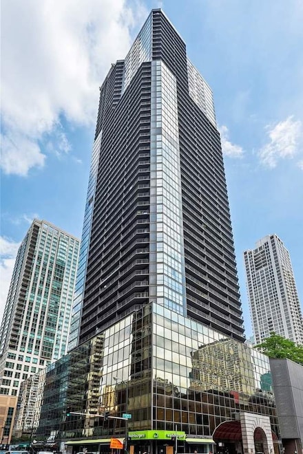 10 E Ontario St Unit 4007, Chicago, IL 60611