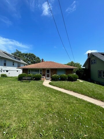 815 E 3rd St, Dixon, IL 61021