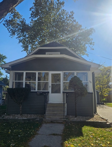 733 Schomer Ave, Aurora, IL 60505