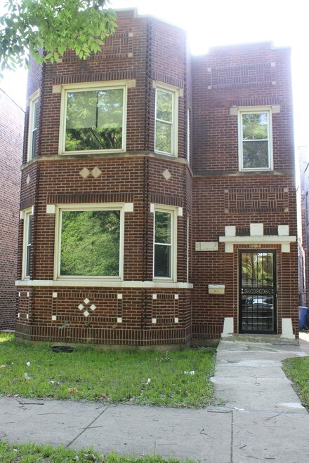 9015 S Muskegon Ave, Chicago, IL 60617