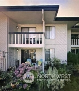 6625 Lakeview Dr Unit B201, Kirkland, WA 98033