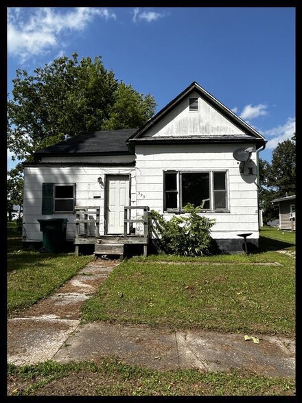 325 E Lake St, Marceline, MO 64658