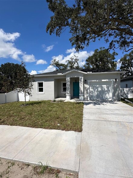 2102 E North Bay St, Tampa, FL 33610