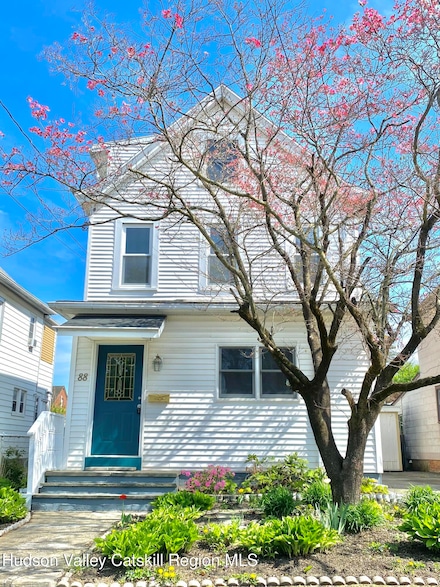88 Grand St, Kingston, NY 12401