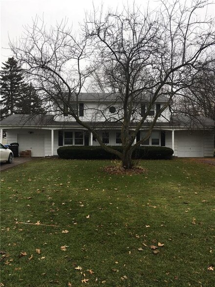 671 Erie Station Rd Unit 673, West Henrietta, NY 14586