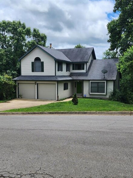 108 Auburn Dr, Waynesville, MO 65583