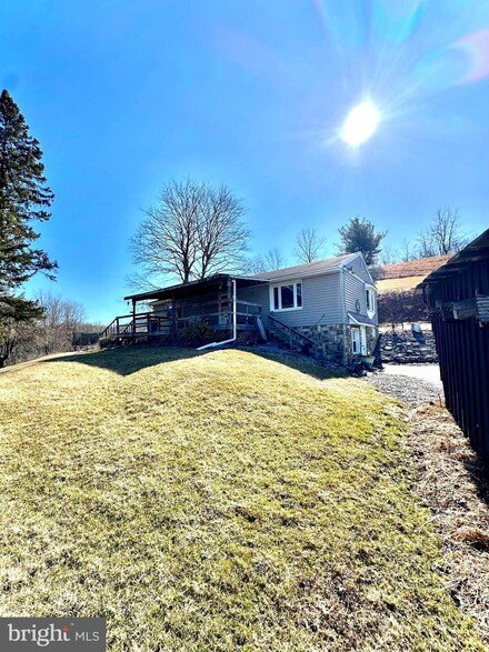 366 Mountain Back Rd, Spring Mills, PA 16875
