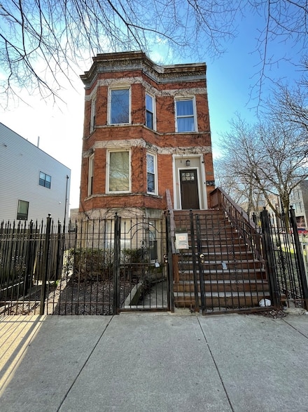 1022 N Rockwell St, Chicago, IL 60622