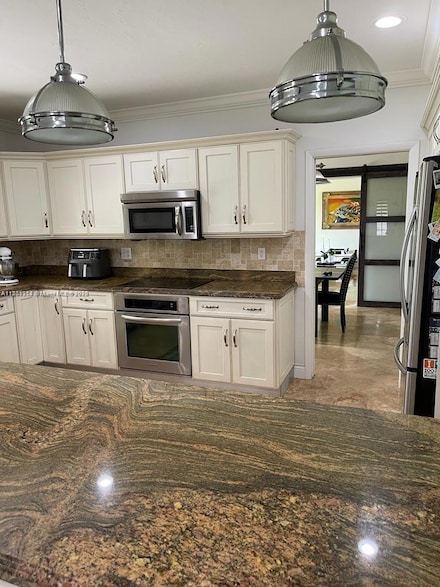 19265 E Saint Andrews Dr, Hialeah, FL 33015