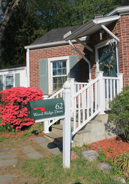 62 Wood Ridge Dr, Stamford, CT 06905