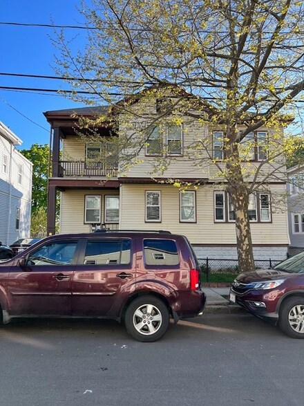 106 Bloomingdale St, Chelsea, MA 02150