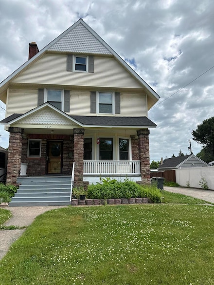 707 Cedar St, Sault Sainte Marie, MI 49783