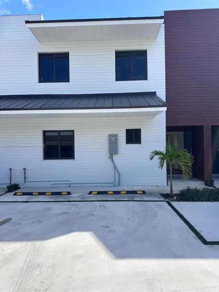 936 NW 10th St Unit 4, Florida City, FL 33034