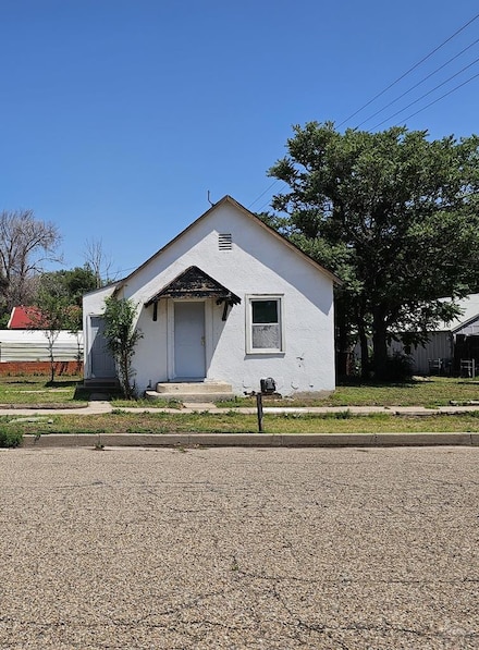 608 W Walnut St, Lamar, CO 81052