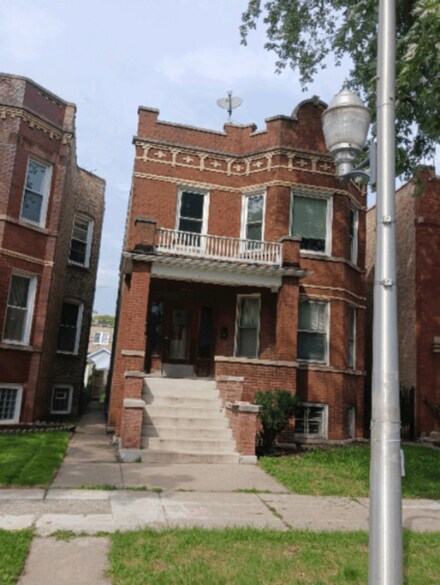 4414 W Deming Place, Chicago, IL 60639