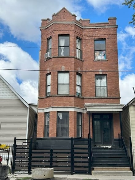 1628 N Kimball Ave Unit 2, Chicago, IL 60647