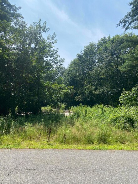 16 Perkins Dr, York, ME 03909