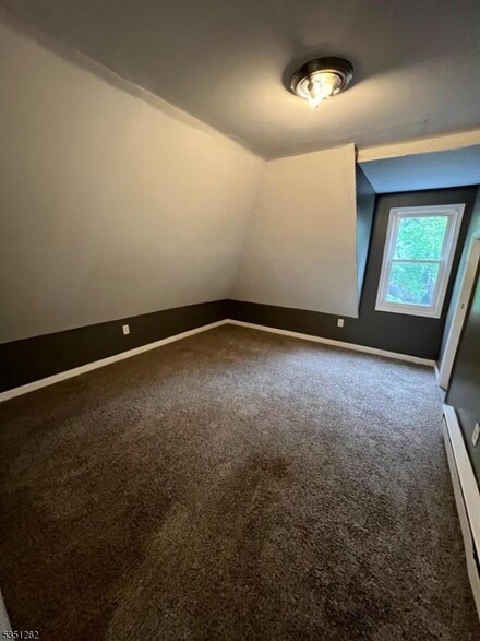 162 S 11th St, Newark, NJ 07107