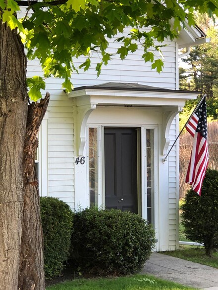 46 Main St, Newfields, NH 03856