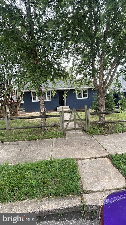 8105 Large St, Philadelphia, PA 19152