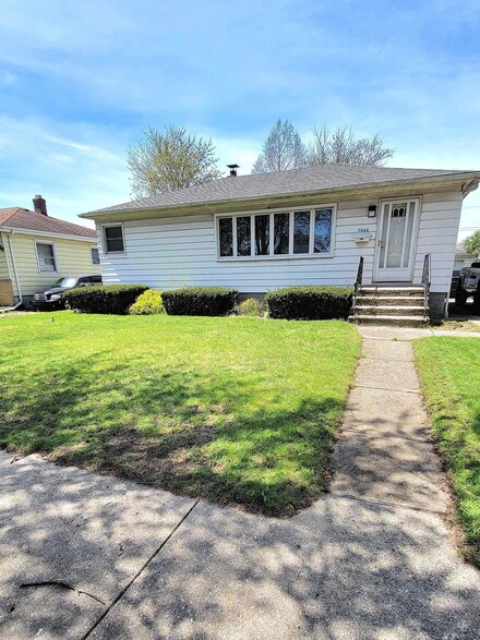 7346 Parrish Ave, Hammond, IN 46323
