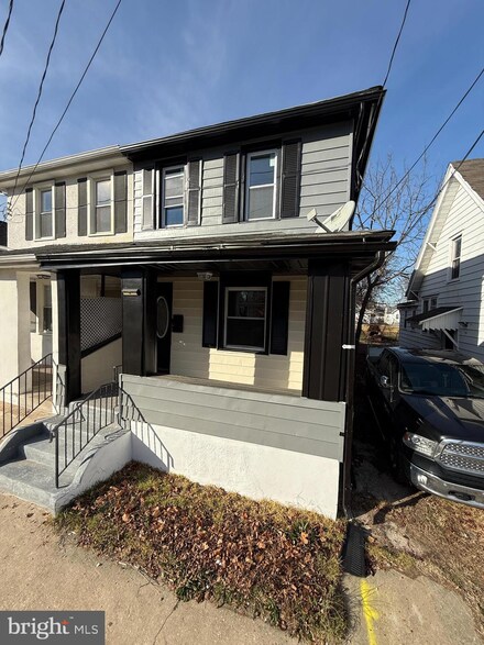 333 W Buck St, Paulsboro, NJ 08066