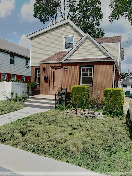 118-27 201st St, Saint Albans, NY 11412