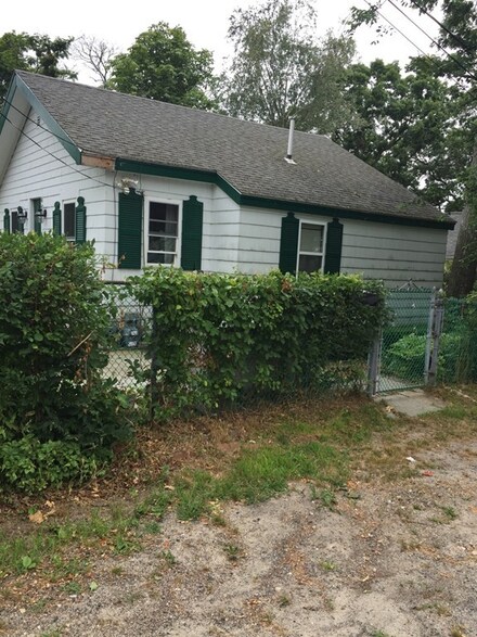 63 Warr Ave, Wareham, MA 02571