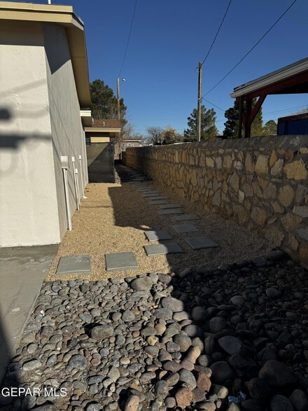 10277 N Loop Dr Unit C, Socorro, TX 79927