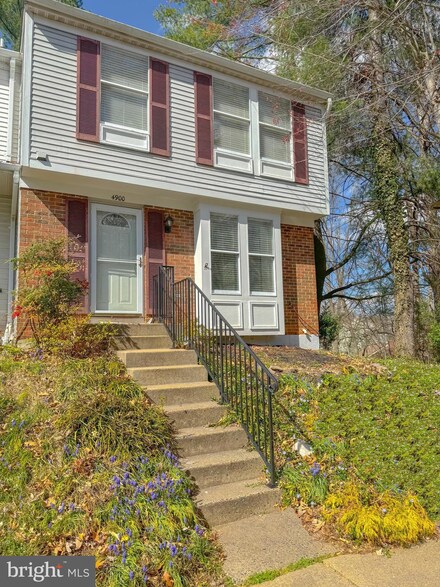 4900 Sugar Maple Ln, Dumfries, VA 22025