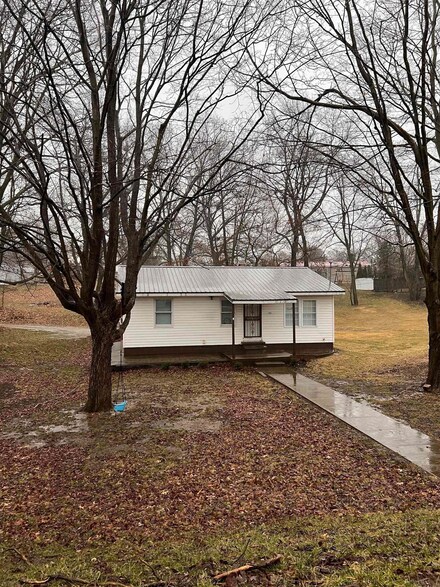206 S 27th St, Goshen, IN 46528