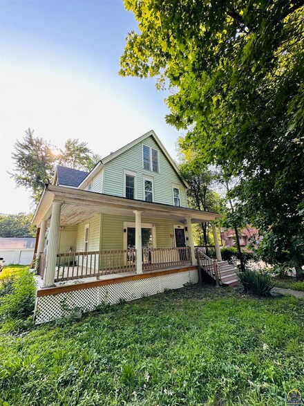 1259 SW Mulvane St, Topeka, KS 66604